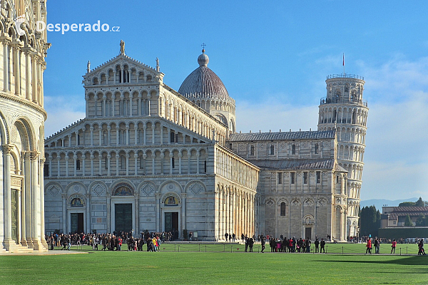 Katedrála Nanebevzetí Panny Marie na Piazza dei Miracoli v Pisa (Itálie)