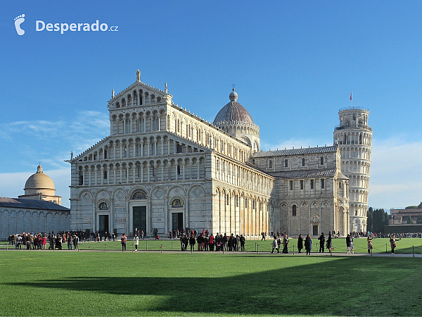 Katedrála Nanebevzetí Panny Marie na Piazza dei Miracoli v Pisa (Itálie)