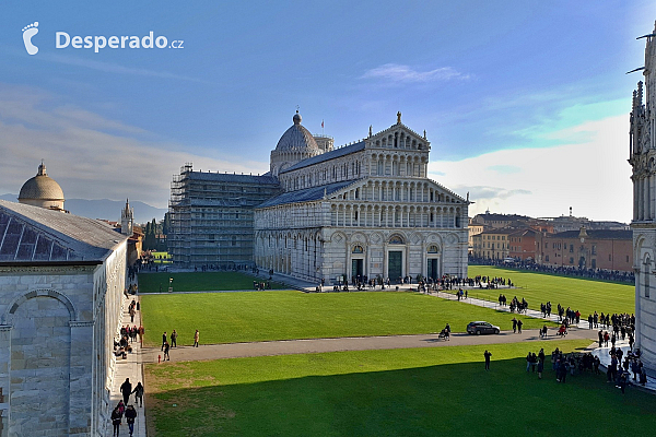 Katedrála Nanebevzetí Panny Marie na Piazza dei Miracoli v Pisa (Itálie)