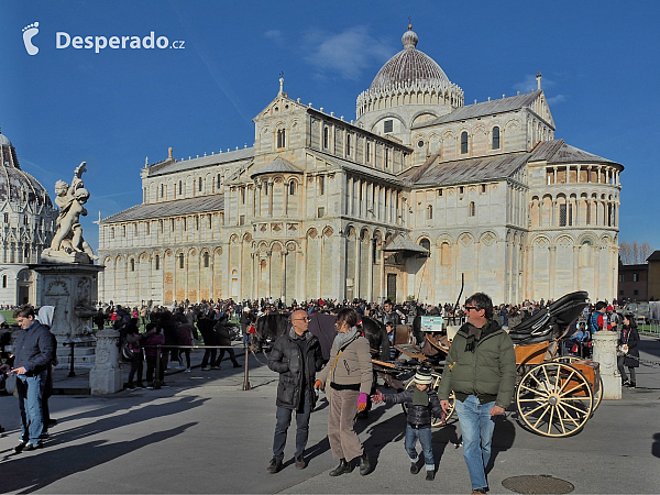 Katedrála Nanebevzetí Panny Marie na Piazza dei Miracoli v Pisa (Itálie)