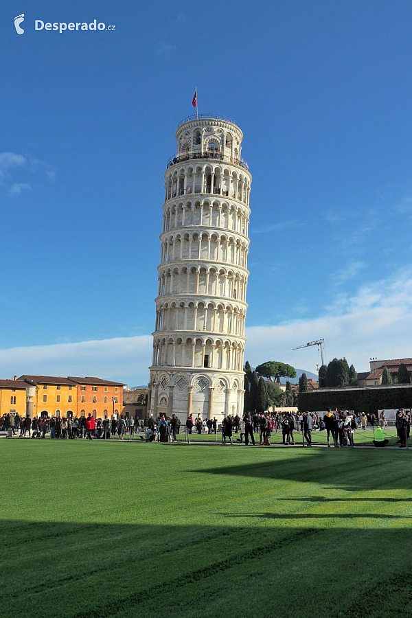 Šikmá věž na Piazza dei Miracoli v Pisa (Itálie)