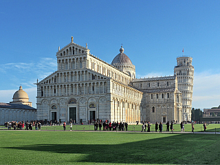 Procházka po Piazza dei Miracoli v Pise