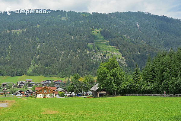 Techendorf a jezero Weissensee v Korutanech (Rakousko)