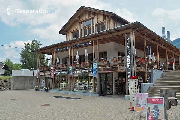 Techendorf a jezero Weissensee v Korutanech (Rakousko)