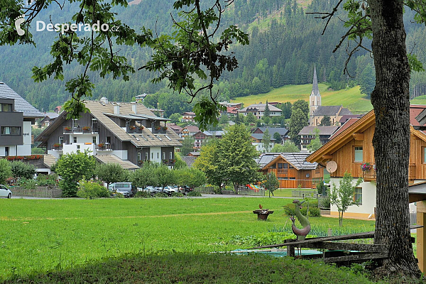 Techendorf a jezero Weissensee v Korutanech (Rakousko)