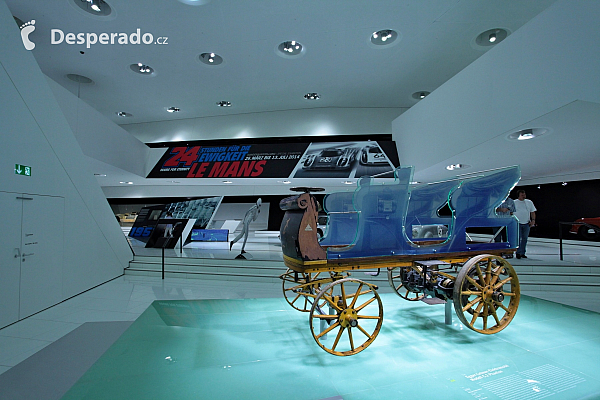 Porsche muzeum ve Stuttgartu (Německo)