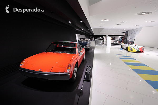 Porsche muzeum ve Stuttgartu (Německo)