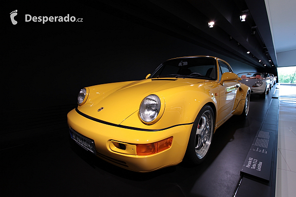 Porsche muzeum ve Stuttgartu (Německo)