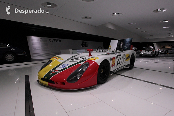 Porsche muzeum ve Stuttgartu (Německo)