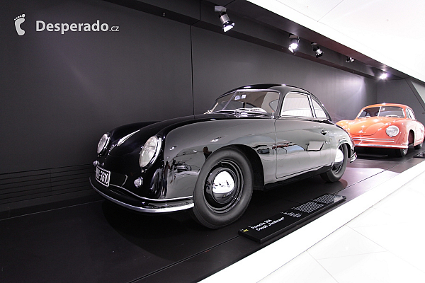 Porsche muzeum ve Stuttgartu (Německo)