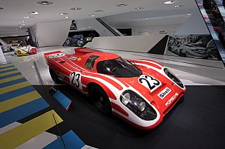 Porsche muzeum ve Stuttgartu (Německo)