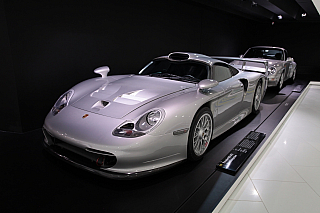 Porsche muzeum ve Stuttgartu (Německo)