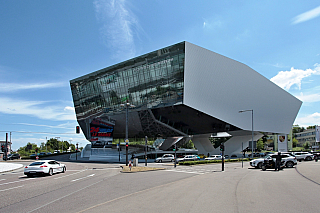 Porsche muzeum ve Stuttgartu (Německo)