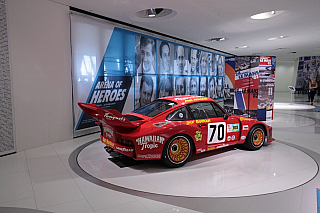 Porsche muzeum ve Stuttgartu (Německo)