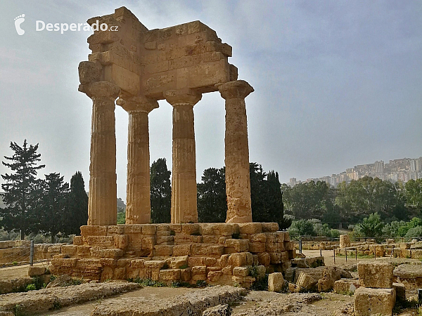 Valle dei Templi ve městě Agrigento (Sicílie - Itálie)