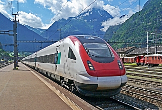 Rychlík Transalpin, který končí v Curychu (Švýcarsko)