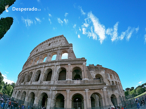 Colosseum ve městě Řím (Itálie)