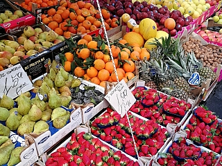 Šťavnaté ovoce na vás zde čeká opravdu všude (Sicílie - Itálie)
