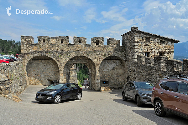 Na hrad Landskron můžete vyjet autem (Korutany – Rakousko)