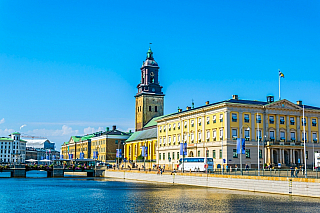 Univerzitní město, druhé největší v celém Švédsku, proslulé i díky filmovému festivalu, jenž se koná každý rok v lednu. Göteborg, nebo také v originále Gothenburg, je na dohled dánského pobřeží a svého času bylo pro švédskou korunu klíčovým obchodním přístavem. Půlmilionové město vám nabídne...