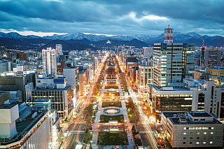 Páté největší město v Japonsku, nacházející se na samém severu země, na ostrově Hokkaidó, hostitel olympiády z roku 1972 a také sídliště mýty opředeného národa Ainů. Sapporo rozhodně nabízí mnoho důvodů k návštěvě, můžete se tu bavit, obdivovat bohatou japonskou historii nebo si zkusit, jaké je...