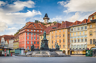Rakouský Graz patří stejně jako Salcburk k jednomu z turisticky nejvyhledávanějších rakouských měst. To co v minulých letech zažívala Budapešť, zažívá nyní i Graz. Dlouhou dobu však bylo toto město opomíjené, a při vyslovení slova Graz se mnoha lidem vybavil pouze plán cesty, který byl součástí...