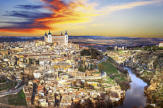 Přestože Toledo leží ve středním Španělsku, a k nejbližšímu moři je to relativně velká vzdálenost, milovníci cestování mu přikládají veliký význam a rádi ho navštěvují. Podobnou oblíbenost má například i Segovia nebo italská Florencie. Toledo leží na rozloze 232 kilometrů čtverečných a počet...