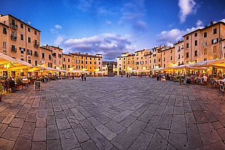 Řekne-li se Itálie, mnoho lidí si vybaví celou řadu nádherných míst a měst. Nemusí se však nutně jednat například o Řím nebo Benátky, jelikož krásy nabízí i mnohem menší města. Příkladem za všechny může být určitě město Lucca. To najdeme v Toskánsku, tedy v oblasti, která je dlouhodobě...