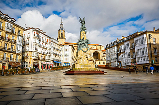 Čtvrtmilionové baskické město, doslova radost pohledět. Tak přesně to je Vitoria, v baskičtině se městu přezdívá Gasteiz. Předchůdce dnešní Vitorie založil pod názvem Victoriacum v osmém století visigótský král Liuvigild, moderní Vitoria pak počítá svou historii od konce dvanáctého věku, kdy ji...