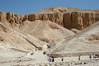 Jak už napovídá samotný název, Údolí králů je skutečně velmi rozsáhlé údolí, které bylo v minulosti využíváno jako místo, kam byly pochovávány ostatky významných panovníků. Podobných míst má sice Egypt několik, mezi podobná místa patří třeba i pyramidy v Sakkáře, ale žádné místo není tak...