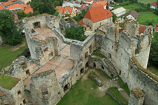 Hrad Rabí je v současné době bohužel jen zříceninou, ale rozhodně stojí za to jej navštívit. Snad už jen proto, že je svou nebývalou rozlohou (cca celý jeden hektar) největším hradem na našem území. Založení hradu, který se nachází zhruba osm kilometrů od města Sušice, se obecně datuje někdy do...