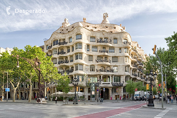 Casa Mila v Barceloně (Španělsko)