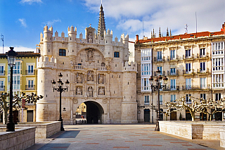 Burgos je město v španělském regionu Kastilie (ležící v severozápadní části země), které možná není tak známé jako třeba Madrid, Barcelona, Sevilla nebo Toledo. Ale rozhodně stojí za návštěvu. Jde o vnitrozemské město rozkládající se na řece Arlanzón, žije zde asi 180 tisíc obyvatel a my o něm...