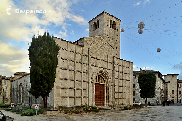 Kostel San Vincenzo e Anastasio v Ascoli Piceno (Itálie)