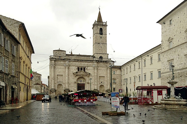 Kostel Sant´Emidio v Ascoli Piceno (Itálie)