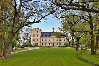 Zámek Mcely (Česká republika)