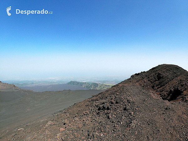 Etna nabízí daleké výhledy (Sicílie - Itálie)