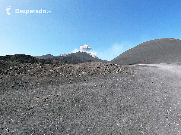 Etna je dominantou celé Sicílie (Sicílie - Itálie)