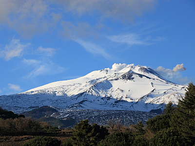 Pohled na zasněženou Etnu (Sicílie - Itálie)