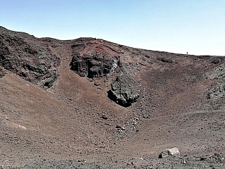 Jeden z mnoha kráterů Etny (Sicílie - Itálie)