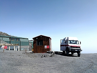 Stanice jeepu na horní zastávce lanovky (Sicílie - Itálie)