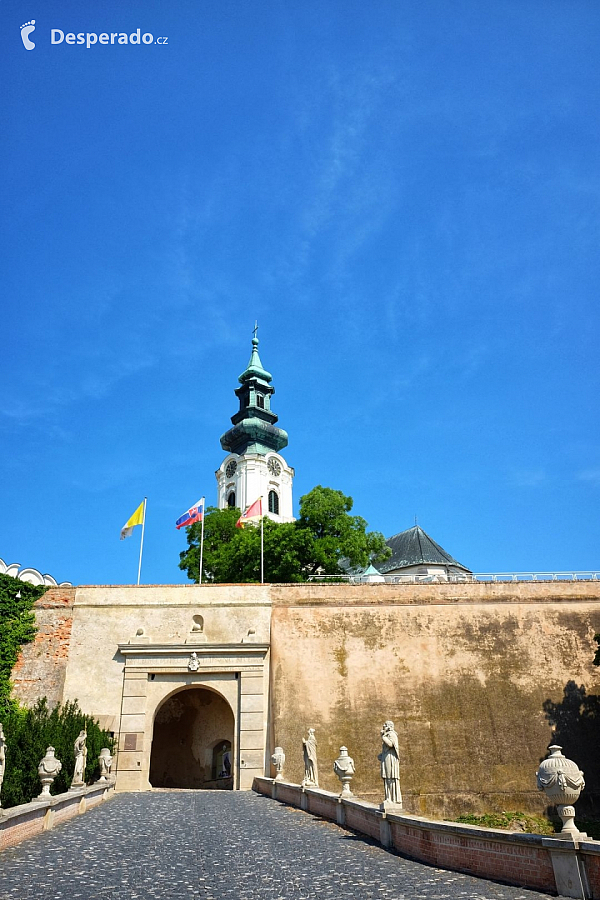 Nitriansky hrad - hradný most a vstup do hradu (Slovensko)