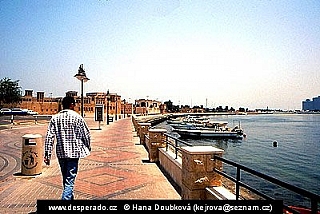 Nábřeží v Dubaji (Spojené arabské emiráty)