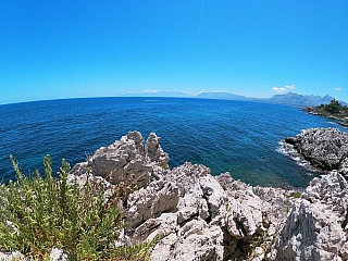 Daleké výhledy na širé moře jsou zde všude kolem vás (Santa Flavia - Sicílie - Itálie)