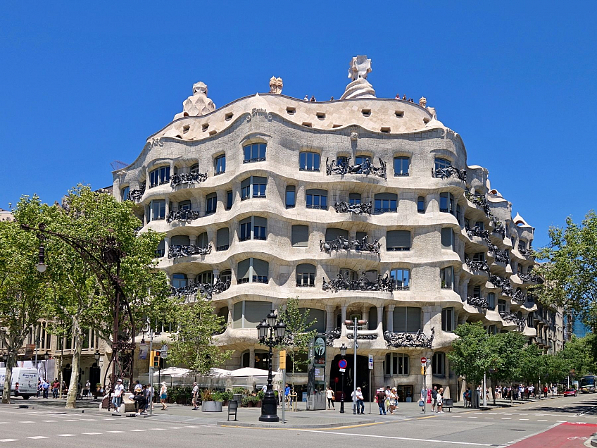 Casa Mila neboli La Pedrera od Antonio Gaudího (Barcelona - Katalánsko - Španělsko)