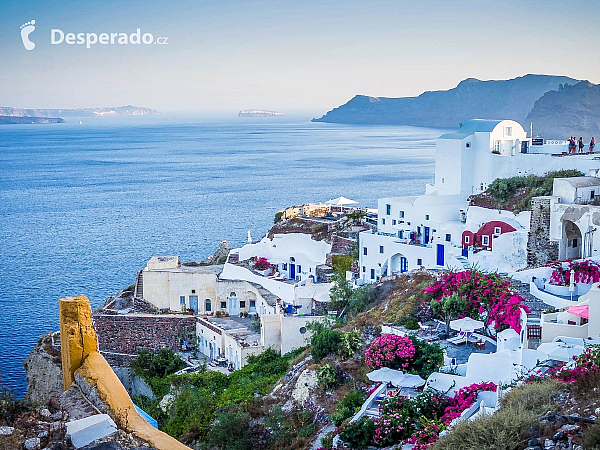 Vesnička Oia na Santorini (Řecko)