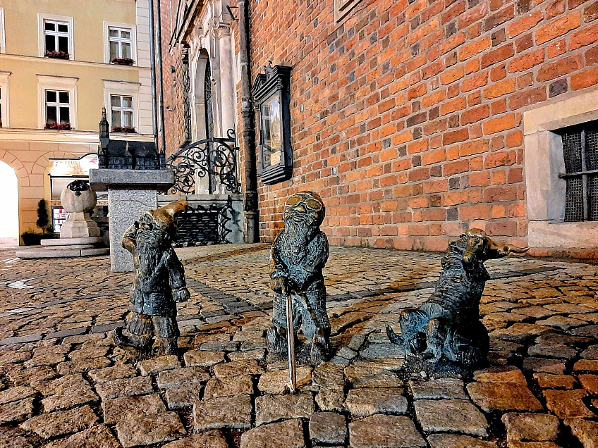 Skupina trpaslíků na náměstí (Vratislav - Polsko)