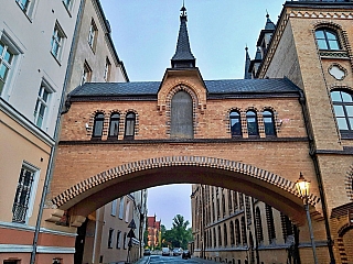 Zajímavá architektura v uličkách města (Vratislav - Polsko)