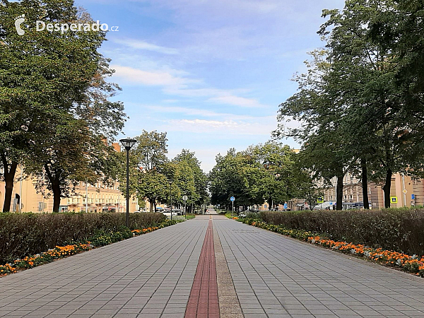 Bulvár na Hlavní třídě v Porubě (Ostrava - Česká republika)