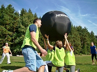 Co v rámci teambuildingu zkusit kinnball?
